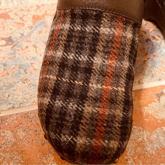 🎁Fabulous Sofft Plaid Woolen Clogs! - Picture 15 of 16